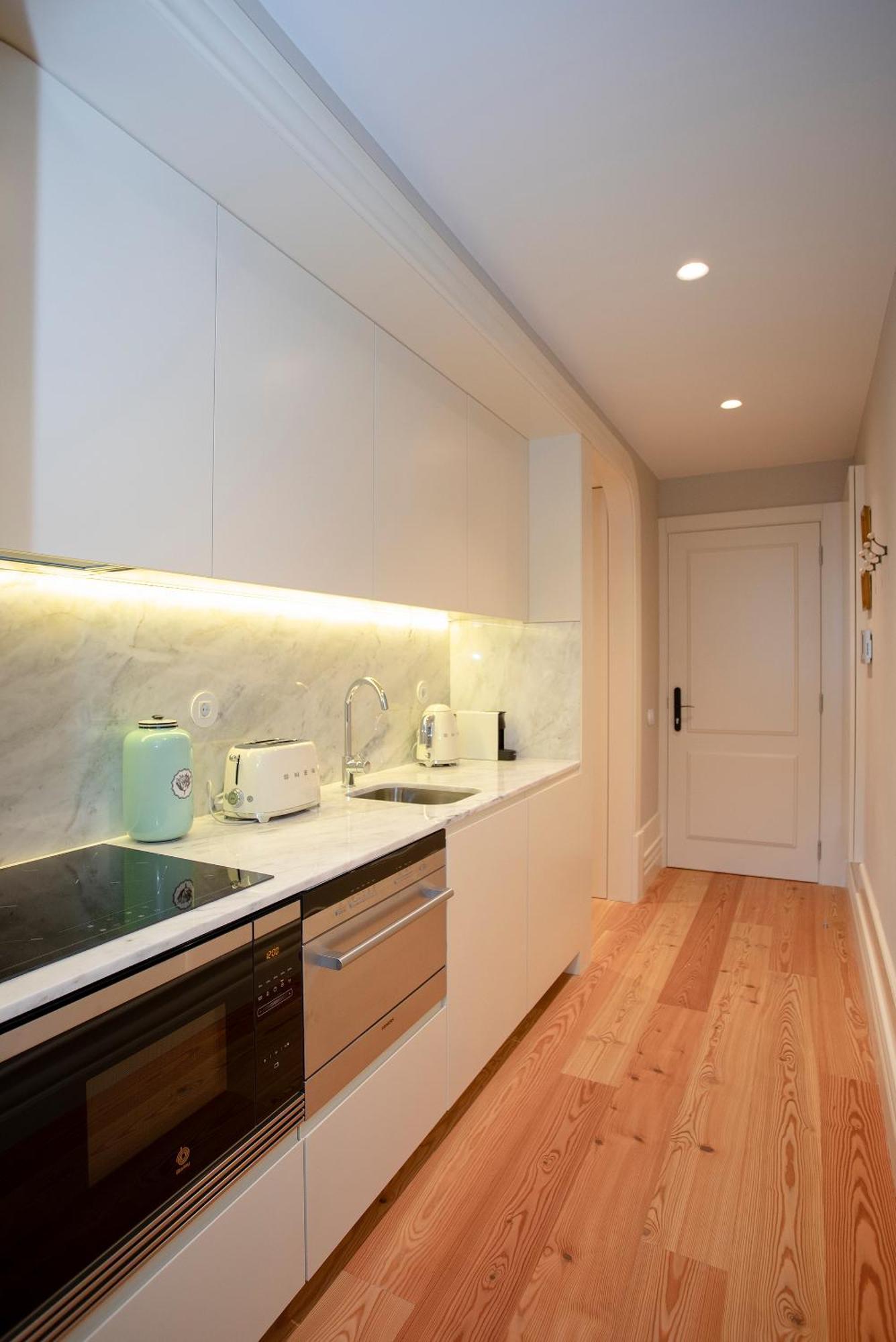 Liiiving In Porto - Cedofeita Charming Apartment Luaran gambar