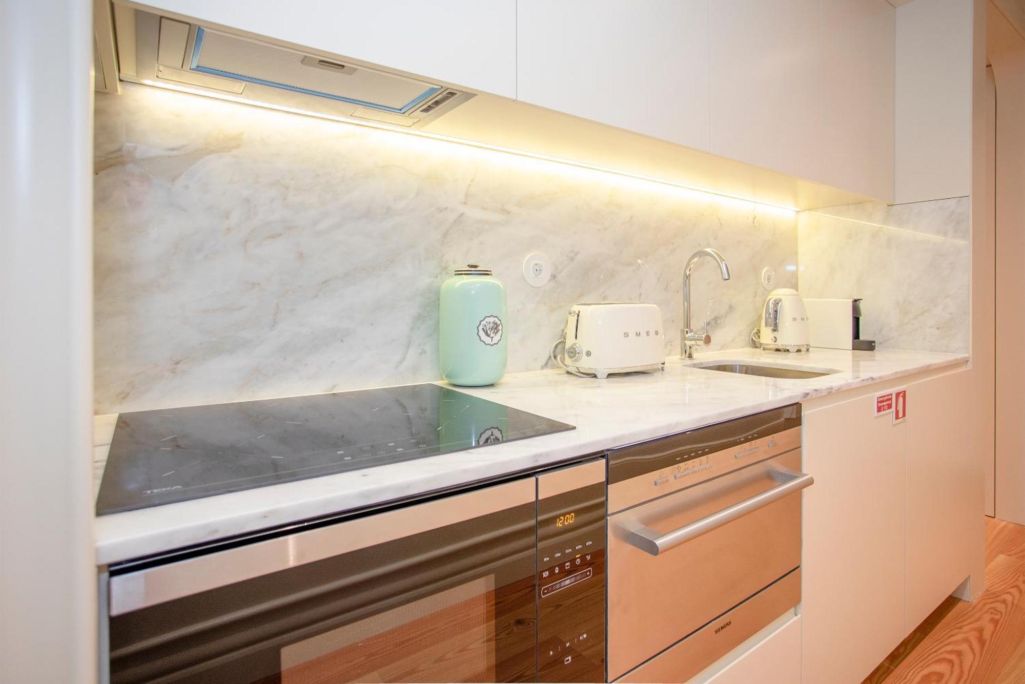 Liiiving In Porto - Cedofeita Charming Apartment Luaran gambar