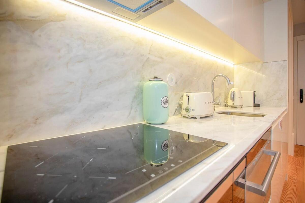 Liiiving In Porto - Cedofeita Charming Apartment Luaran gambar