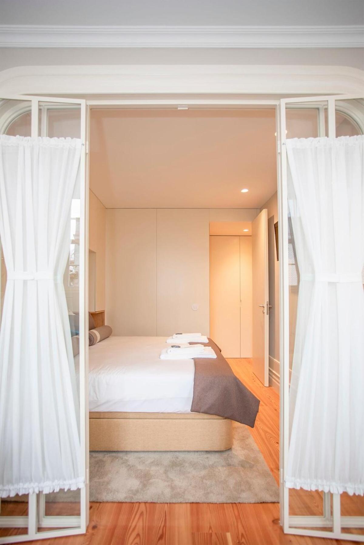 Liiiving In Porto - Cedofeita Charming Apartment Luaran gambar